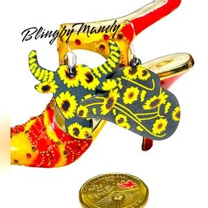 2/20
Fun and funky mismatched cowgirl earrings